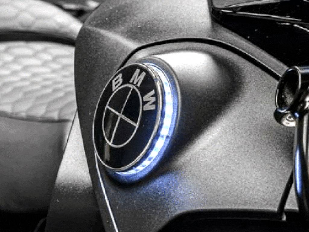 Emblème BMW avec clignotants latéraux à LED réglés 74 mm avec feux de